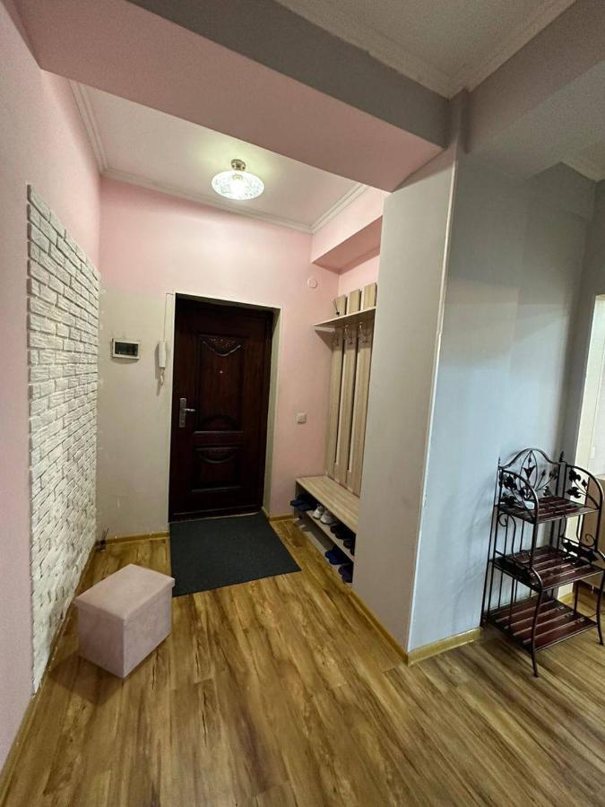 1-Room Apart. 21 On Usenbaeva 52 Near Eurasia Shopping Center Bishkek Luaran gambar