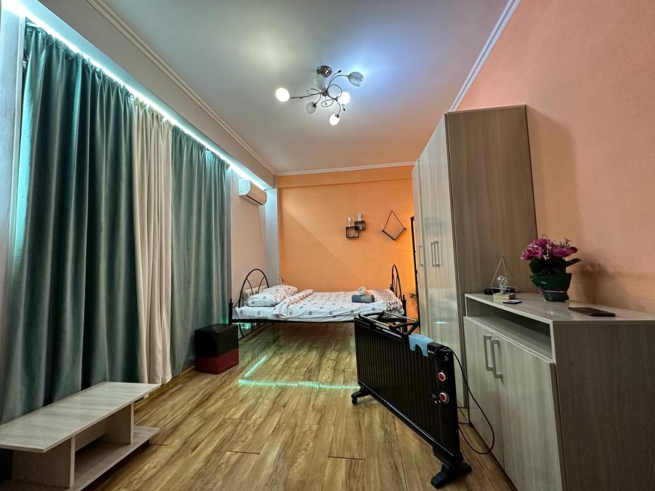 1-Room Apart. 21 On Usenbaeva 52 Near Eurasia Shopping Center Bishkek Luaran gambar