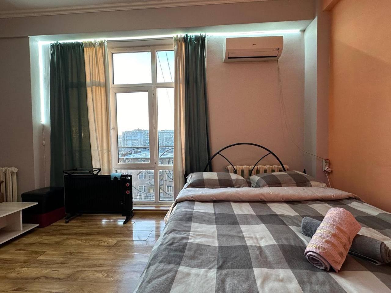 1-Room Apart. 21 On Usenbaeva 52 Near Eurasia Shopping Center Bishkek Luaran gambar