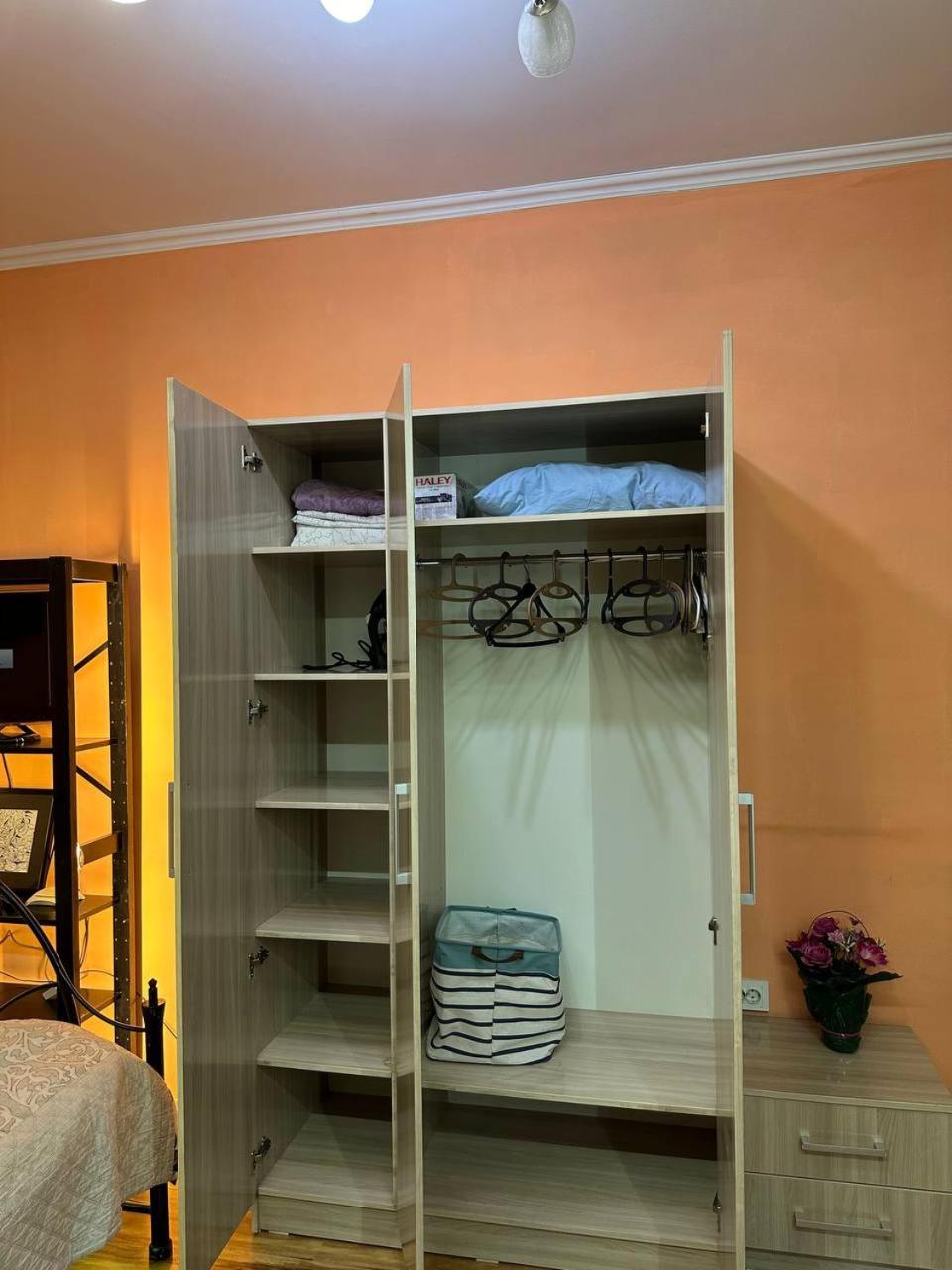1-Room Apart. 21 On Usenbaeva 52 Near Eurasia Shopping Center Bishkek Luaran gambar